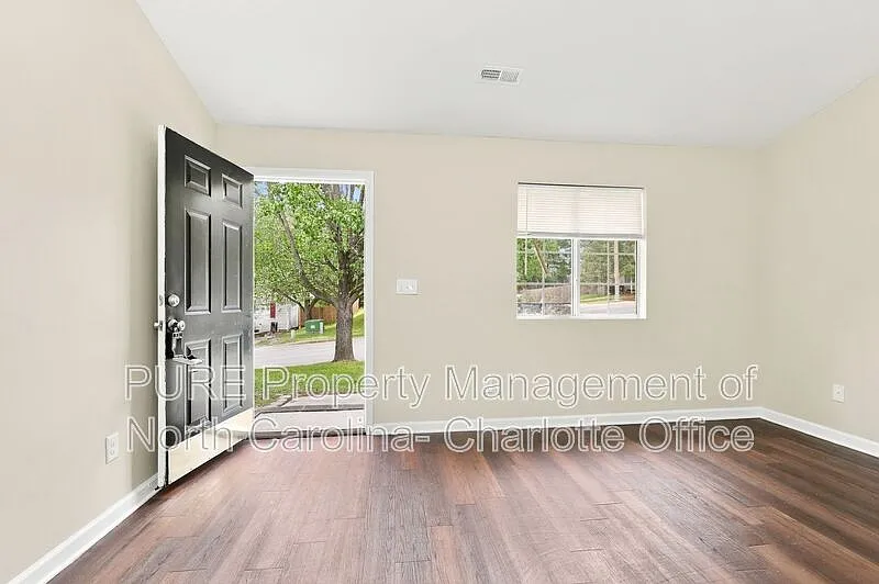 2456 Stratford Crossing Dr