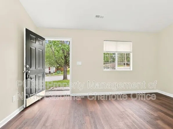 2456 Stratford Crossing Dr, Winston Salem, NC 27103