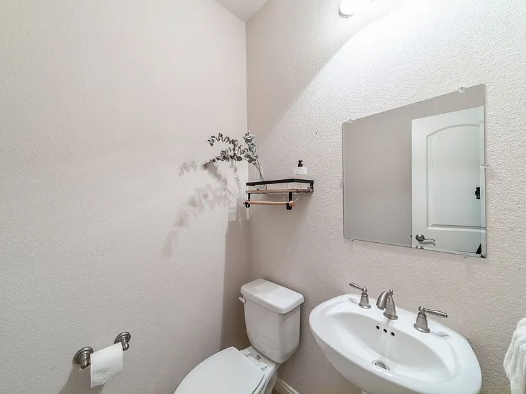 534 Alexandra Ave — Photo 12