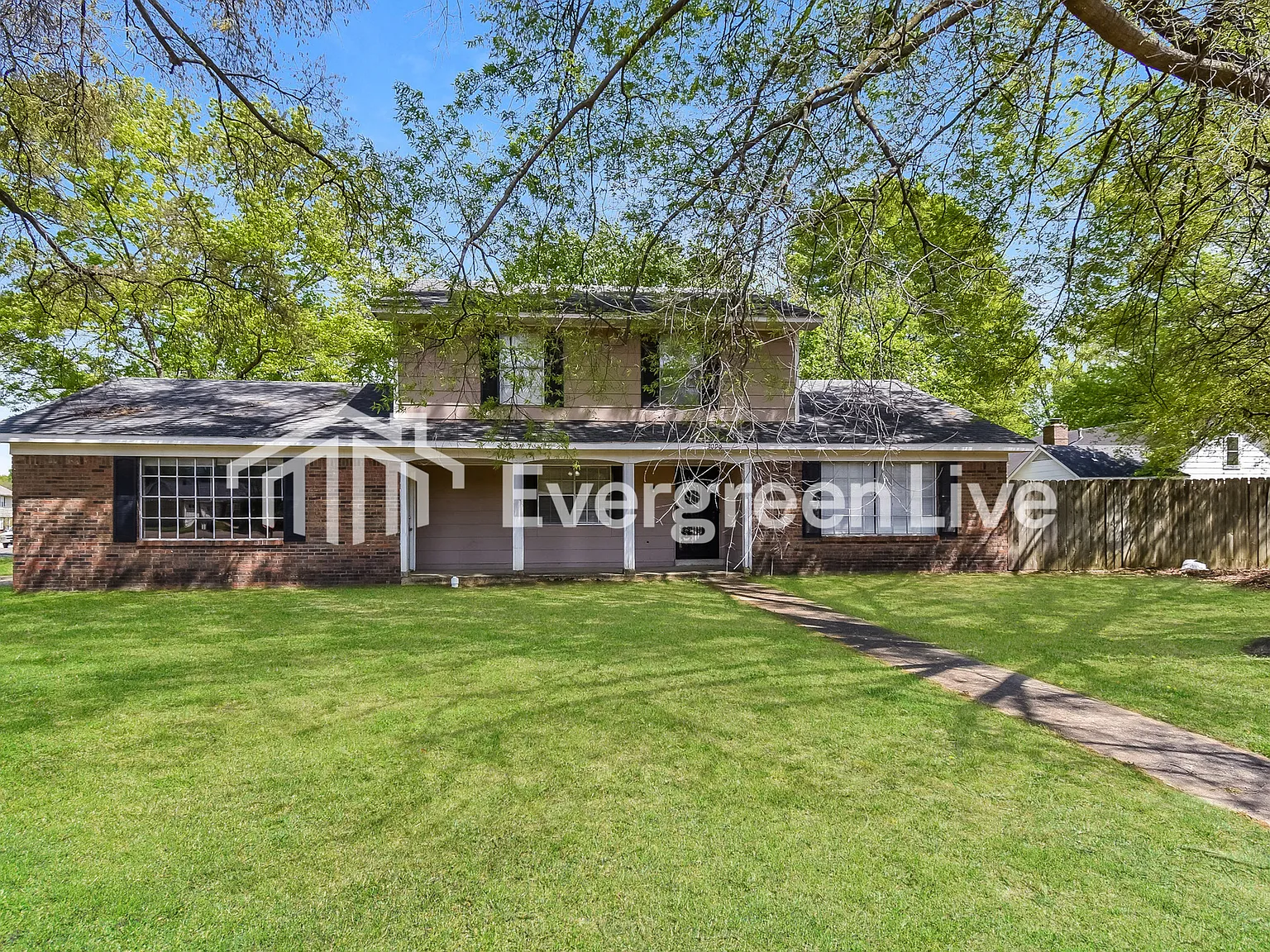 4 bed, 2.0 bath, 2156 sqft, $1,595 — Photo 1
