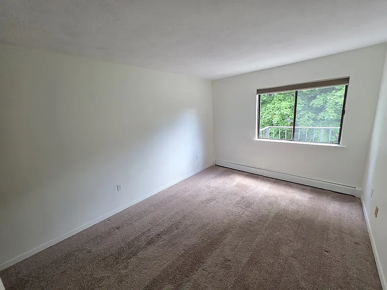 750 Quaker Ln #311 — Photo 6