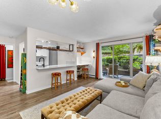 9867 Manchester Dr #210, Burnaby, BC V3N 4P6
