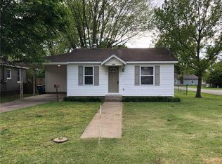 709 NW B St, Bentonville, AR 72712