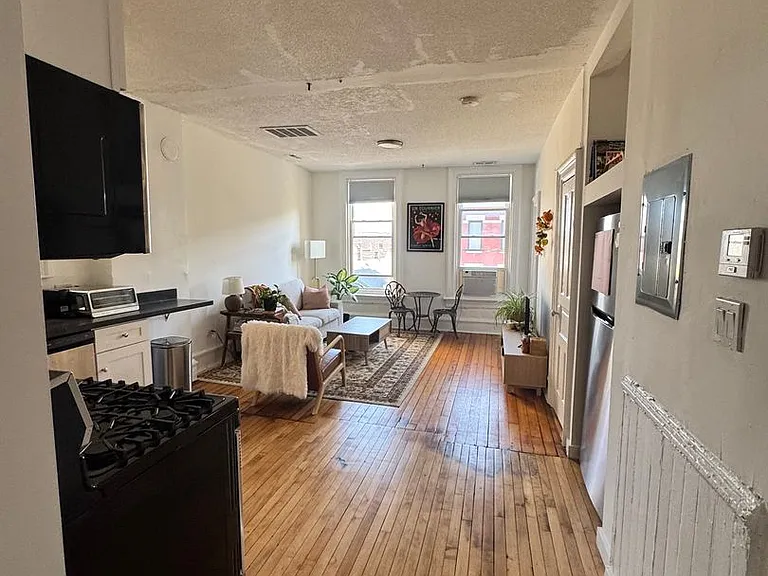1450 W 18th St — Photo 12