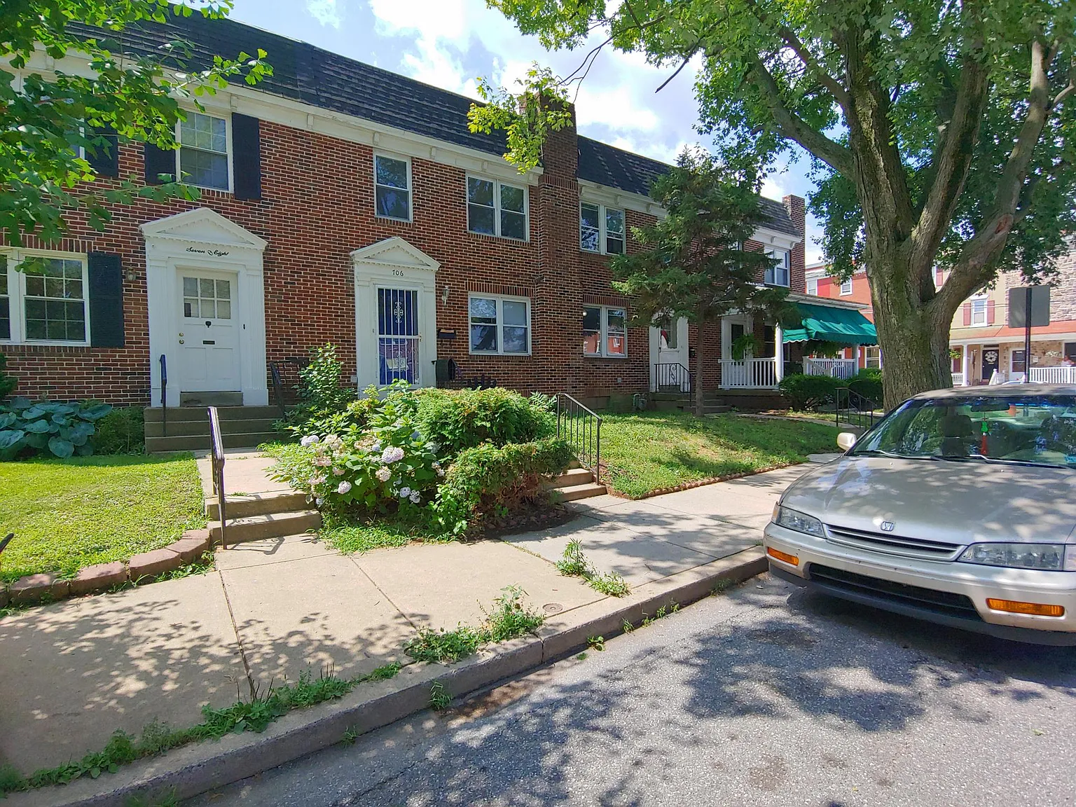 706 E Madison St photo 1