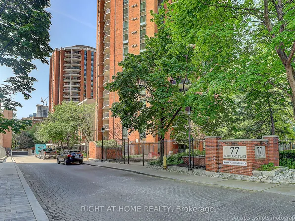 77 Maitland Pl #1703, Toronto, ON M4Y 2V6