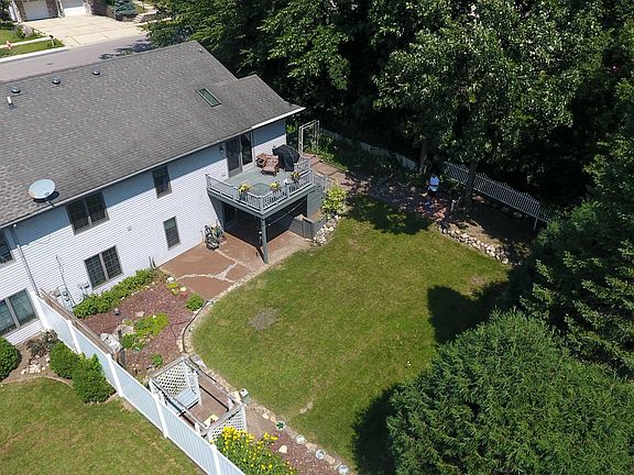 3rd image of 3532 Briar Crest Dr