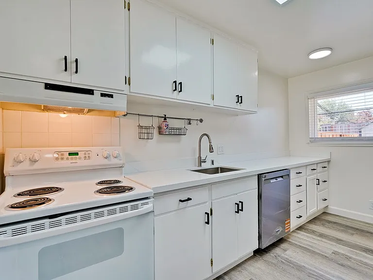 800 W Hacienda Ave — Photo 11