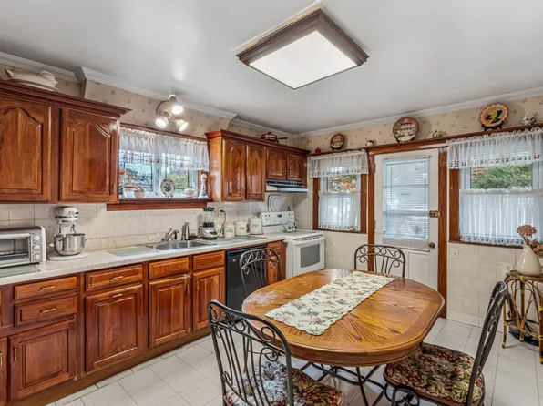 86-79 Pinto Street image 10 of 25