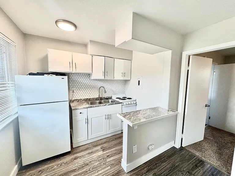 Leisure Apartments — Photo 4