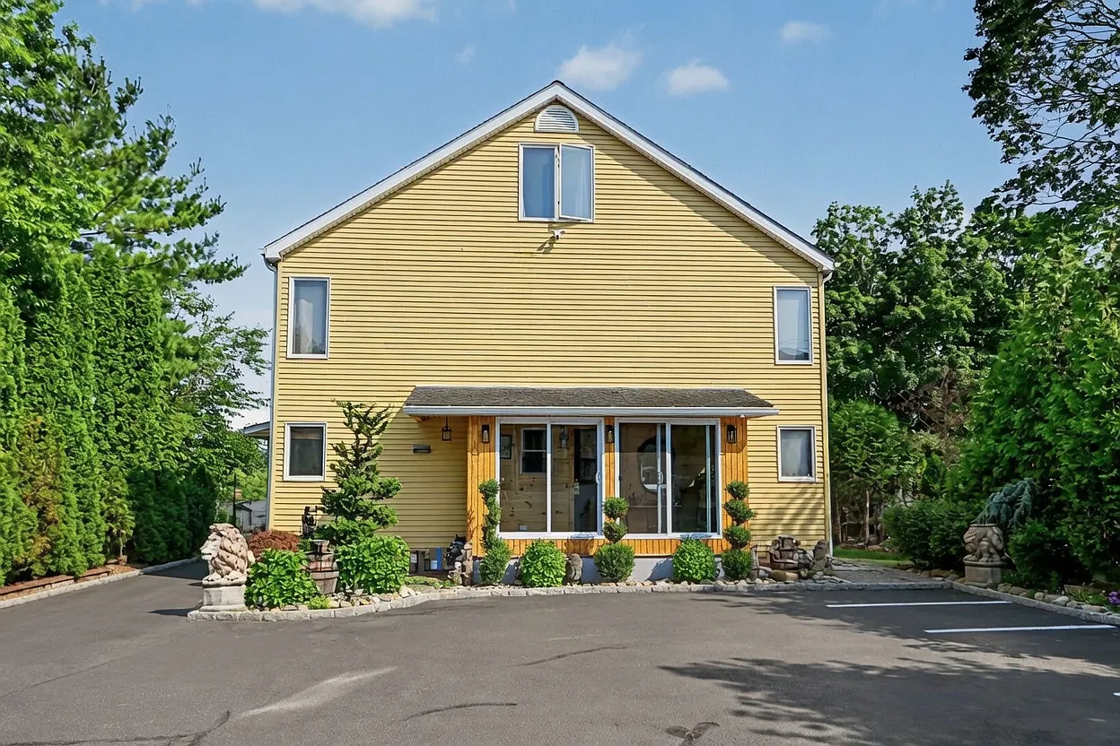5 bed, 3400 sqft, $8,500 — Photo 2