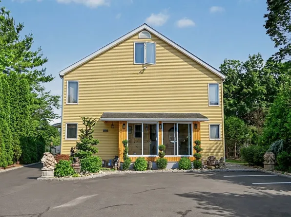 69 Valley Rd, Cos Cob, CT 06807