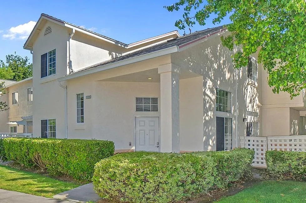 1119 Greene Ter photo 1