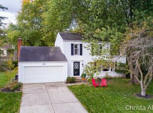 6344 Dunbarton St SE, Ada, MI 49301