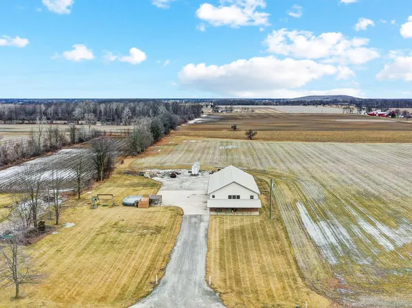 4466 Scofield Carleton Rd, Carleton, MI 48117