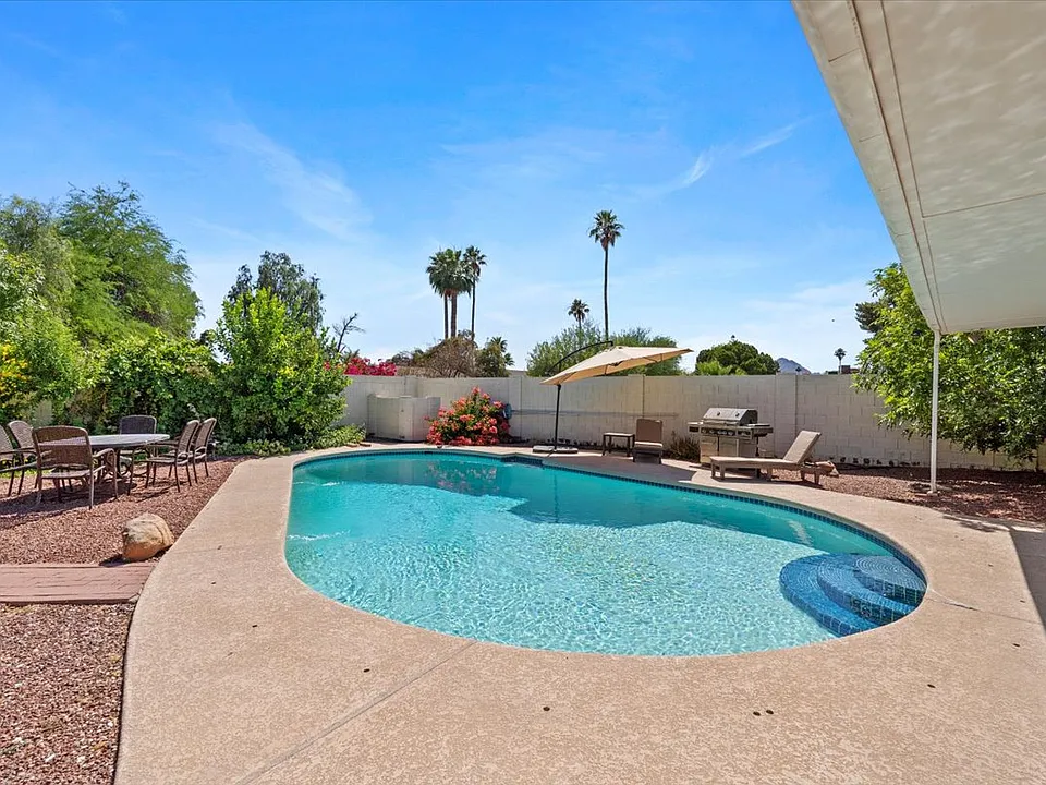 8713 E Orange Blossom Ln