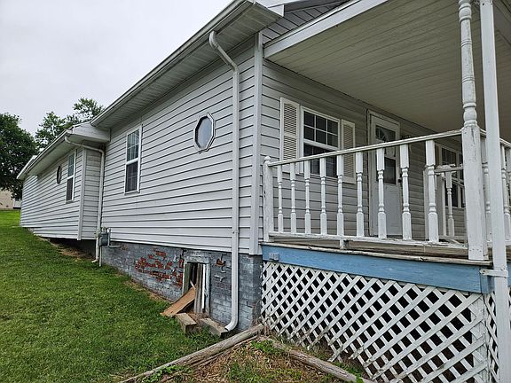 3rd image of 1415 S Washington St