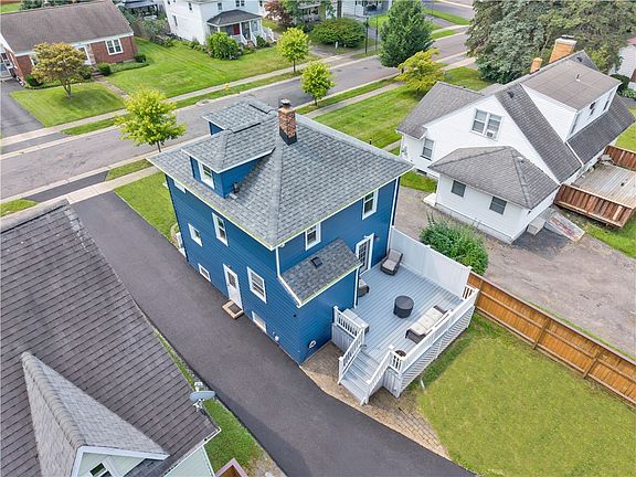 4th image of 30 Deland Park B