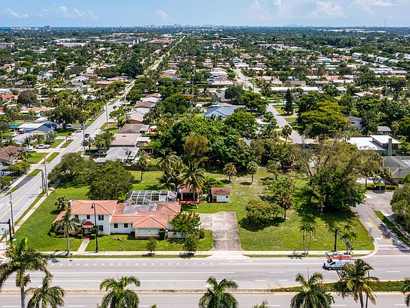5th image of 556 E Hillsboro Boulevard