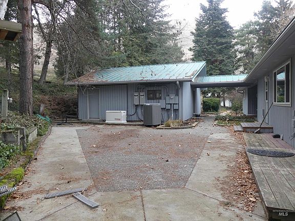 5th image of 24796 Blackberry Ln
