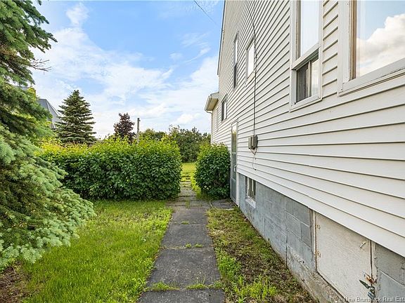 4th image of 10 Bellevue St