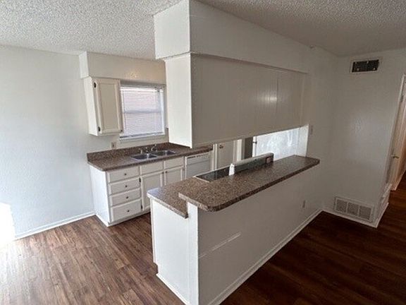 3rd image of 612 Race St APT A