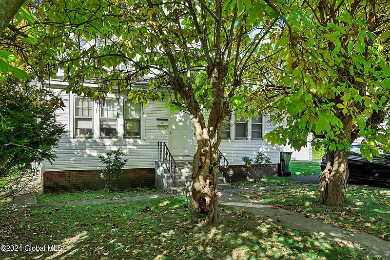 4th image of 2121 Burdett Avenue