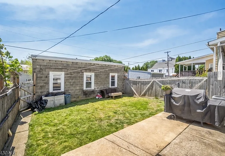 62 Lewis St — Photo 3