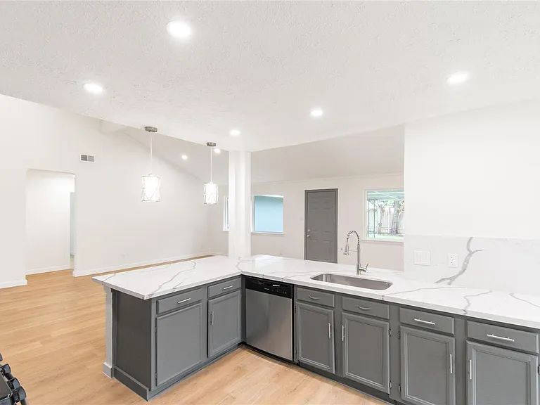 15707 Amapola Dr — Photo 18