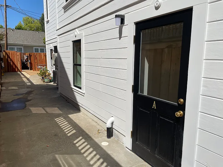 1206A Oak St #A — Photo 9