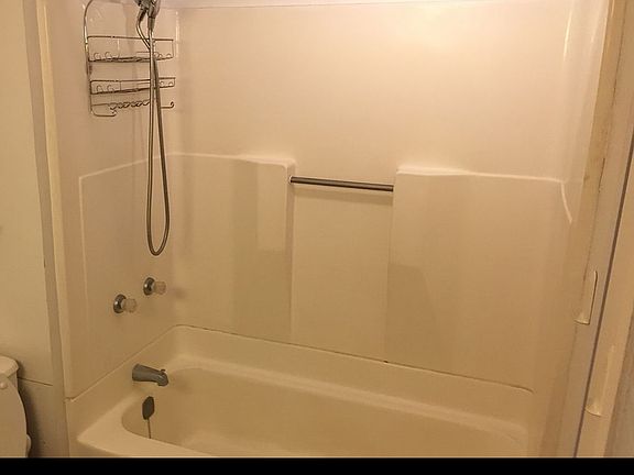 5th image of 105 Dewitt Pl #9
