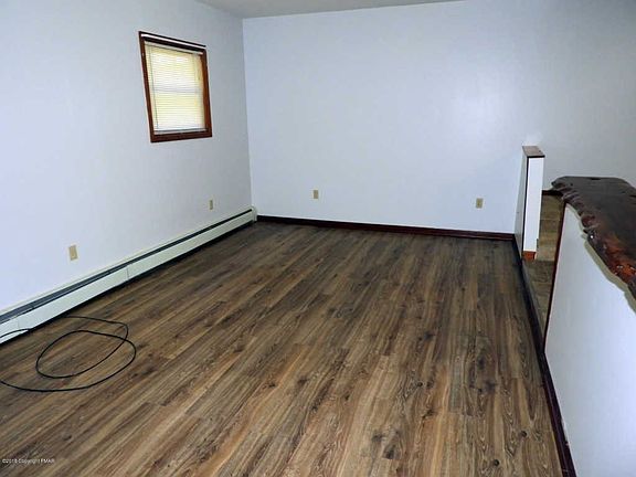 4th image of 21 Mountain Dr