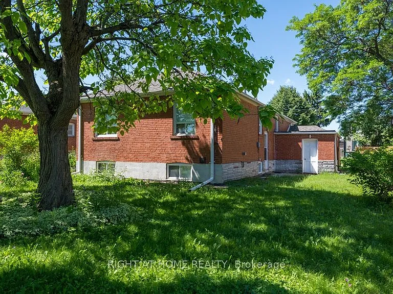 6 Bellvare Cres — Photo 5