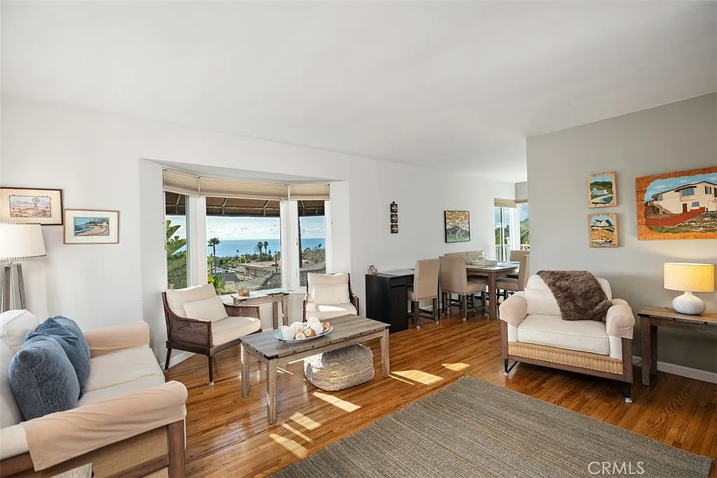 2 bed, 892 sqft, $6,800 — Photo 2