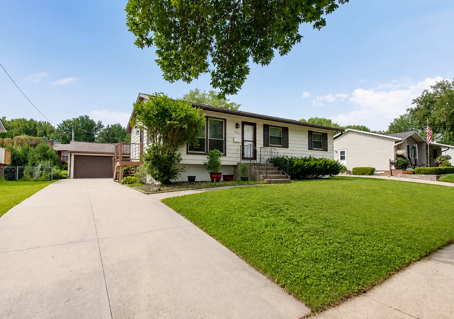 Charming NW Ranch with 2-Car Garage — Photo 1