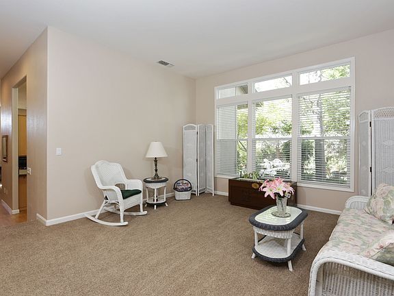 3rd image of 814 Mesa Vista Way