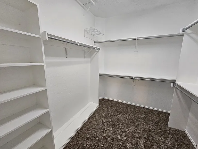 1128 Marshall Dr — Photo 32