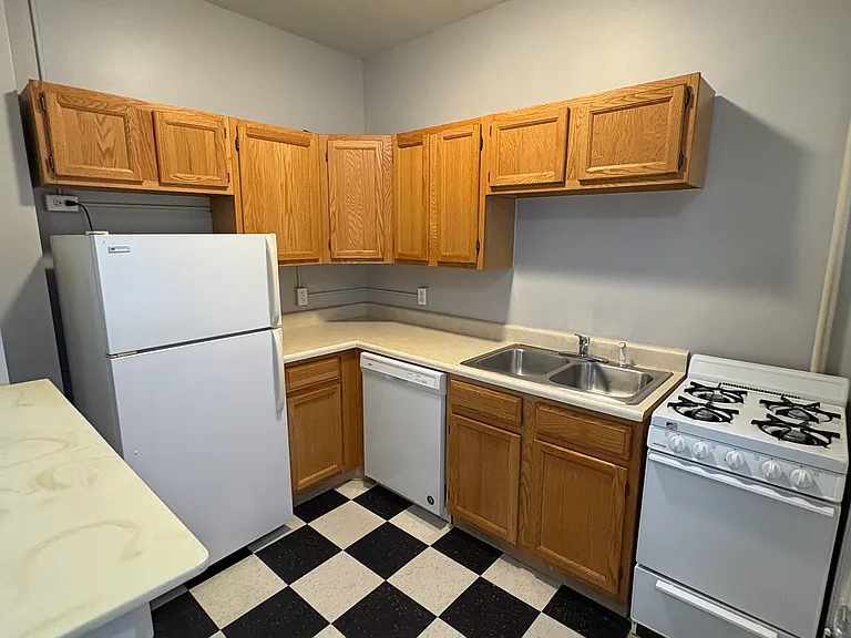 520 S 31st St #6 — Photo 3