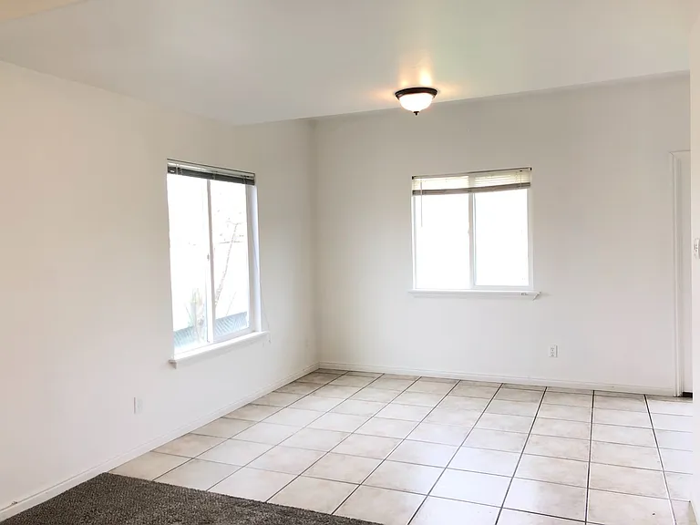 2574 W Robin Rd — Photo 4