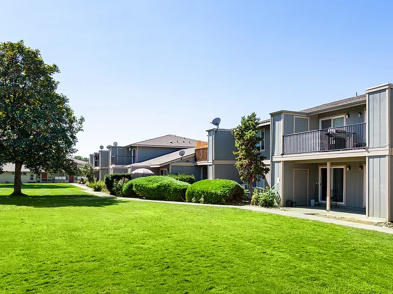 Hood Manor Apartments — Photo 6