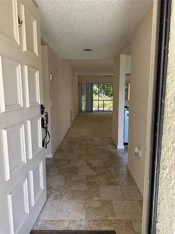 2 bed, 2.0 bath, 1073 sqft, $1,900 — Photo 2