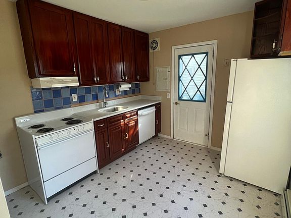 2nd image of 5 Academy Ln