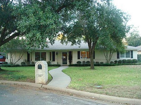 1st image of 2117 Meadowlake Ct