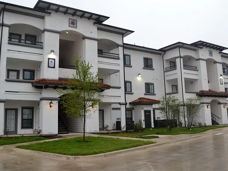 Majestic Ranch Apartment Homes — Photo 7