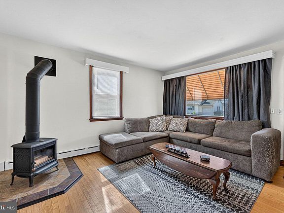 3rd image of 2062 Kinter Ave