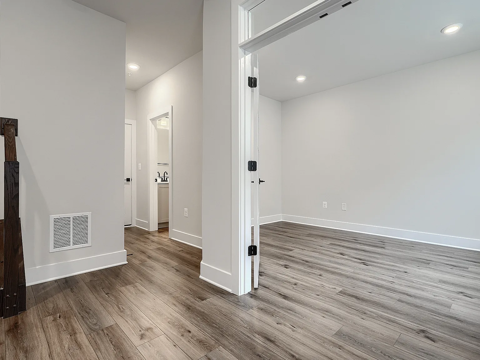 4 bed, 4.5 bath, 2700 sqft, $5,000 — Photo 3