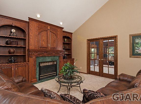 5th image of 743 W Wilshire Ct