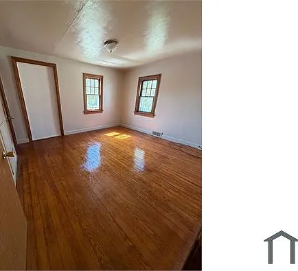 2142 Woodford St — Photo 10