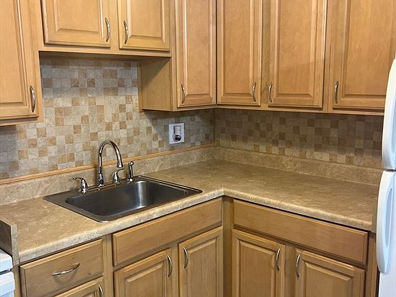 3rd image of 96 Fountain Ln APT 4