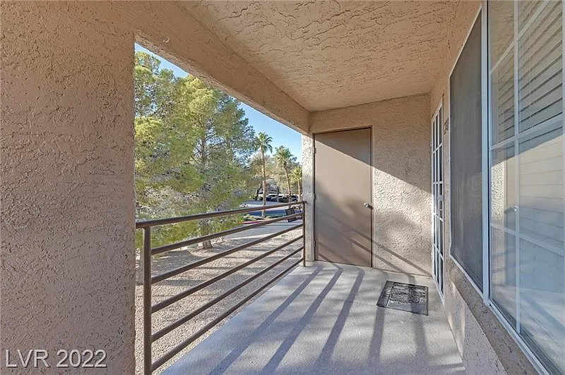 2 bed, 2.0 bath, 1072 sqft, $2,395 — Photo 4